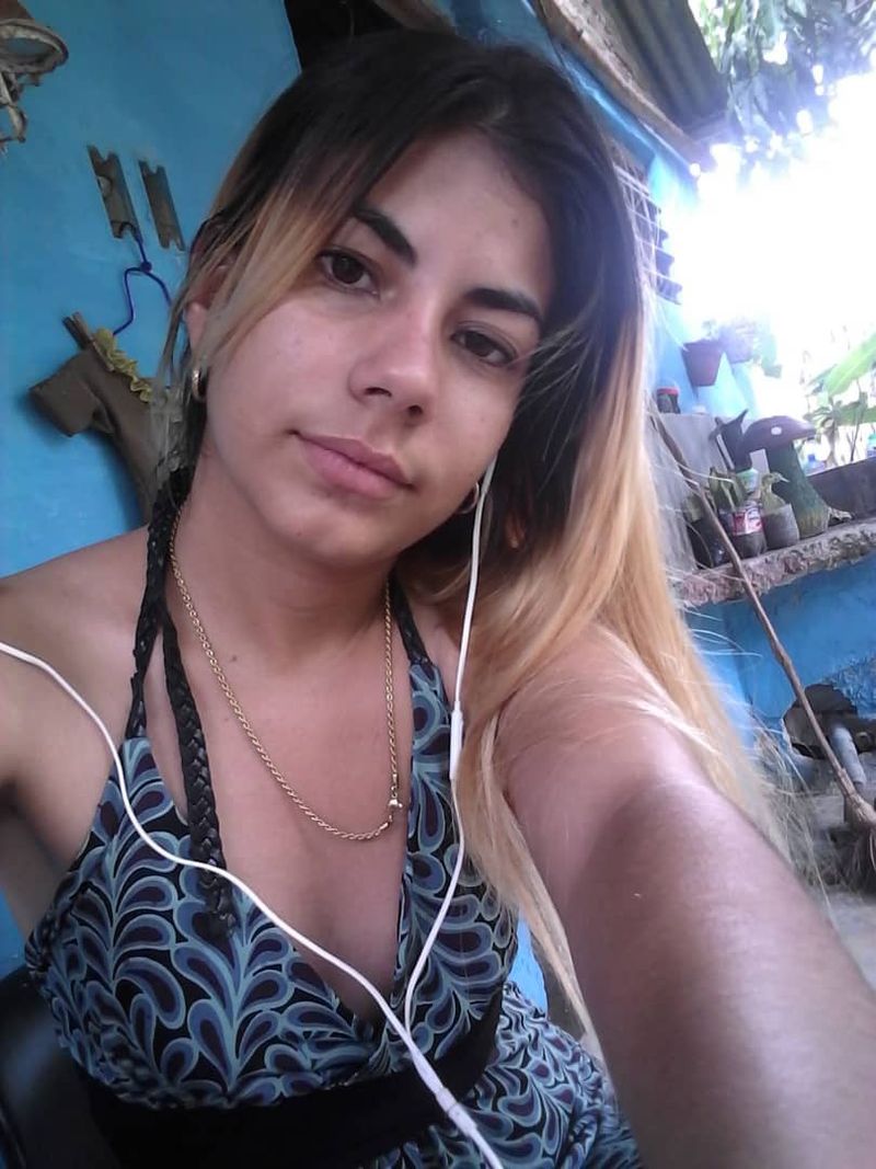 Rachel, 27