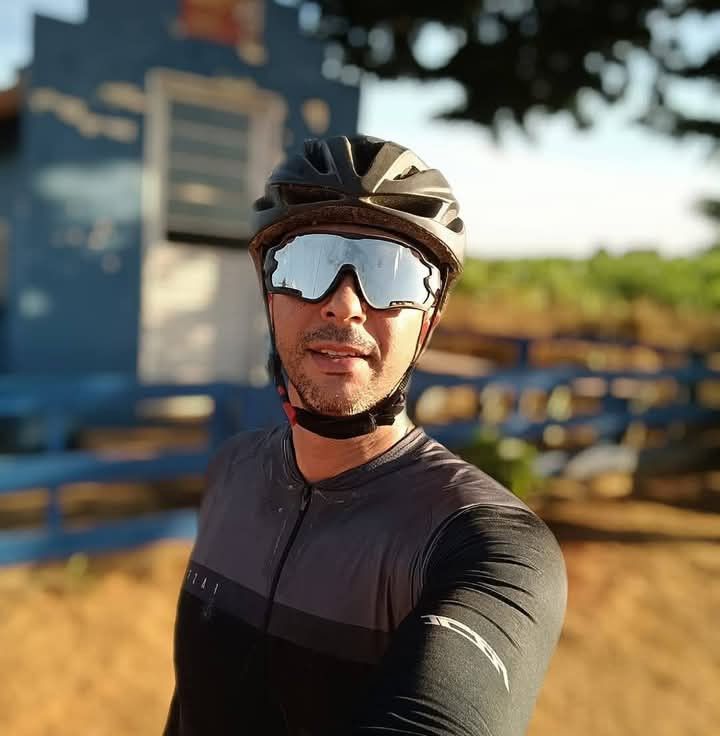 Gustavo, 43