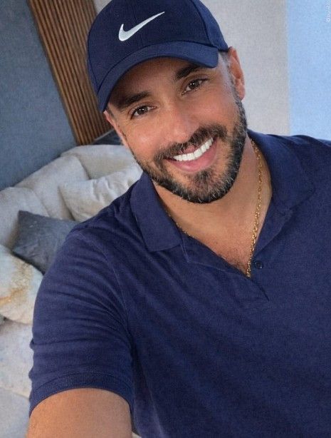 Fernando, 42
