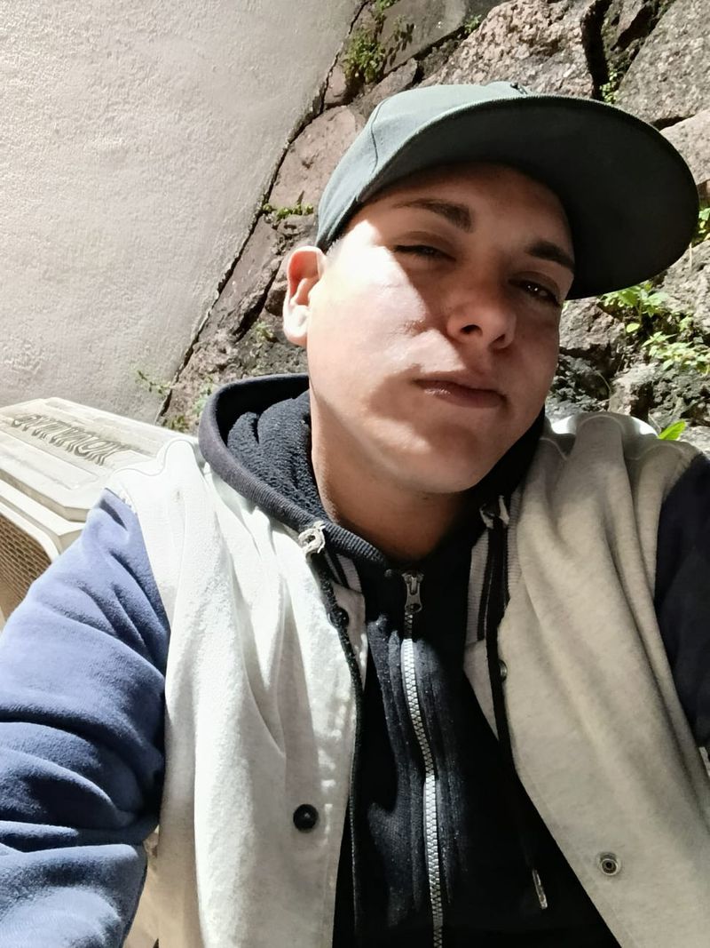 Maxi, 27