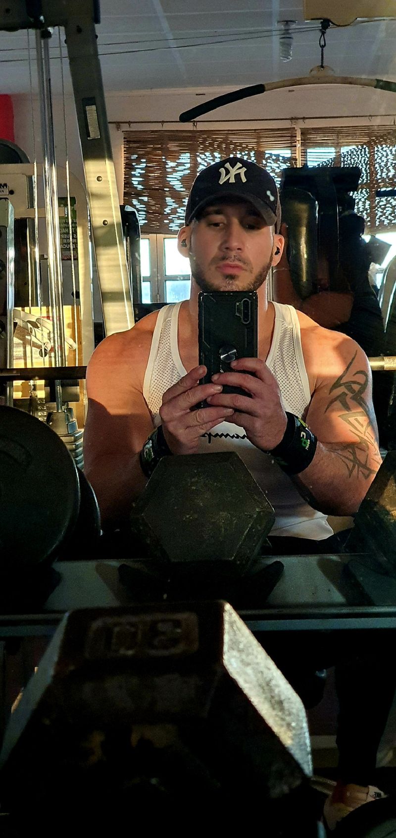 Alejandro, 35