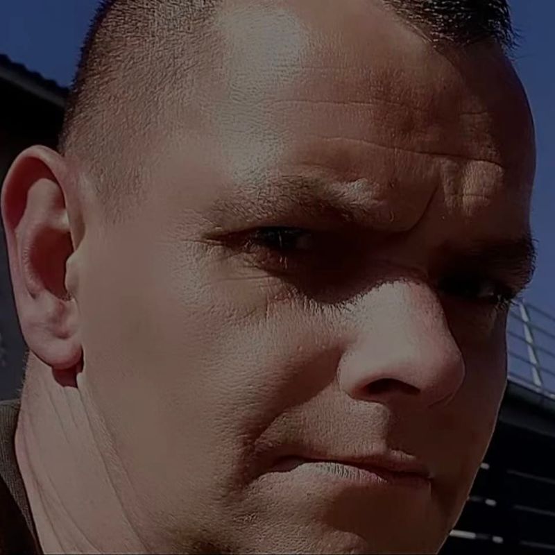Kamil, 41