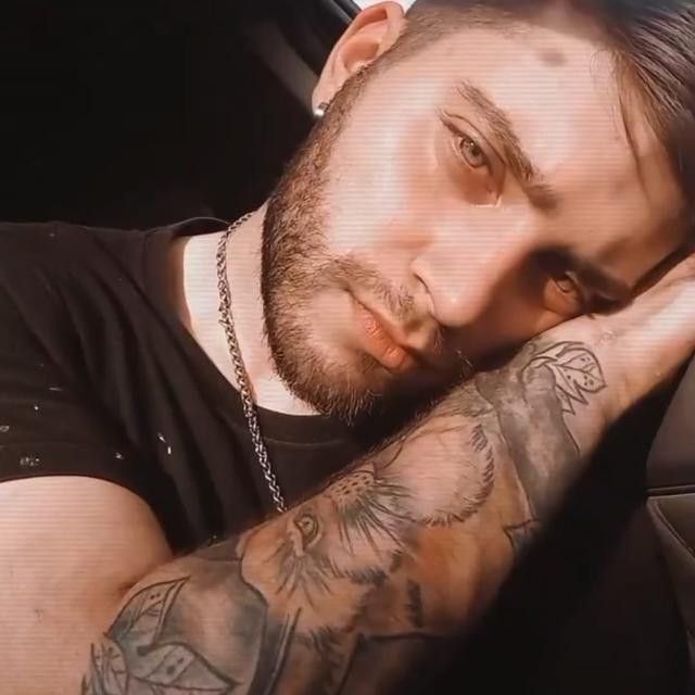 Carlitos, 27