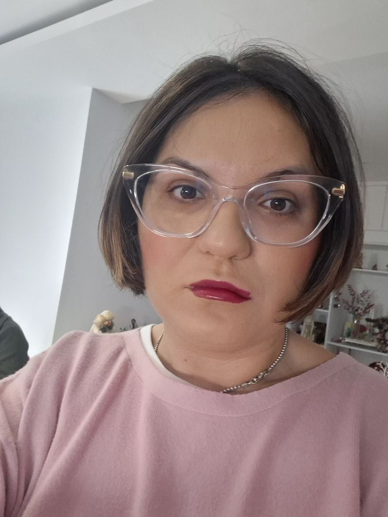 Efi, 31