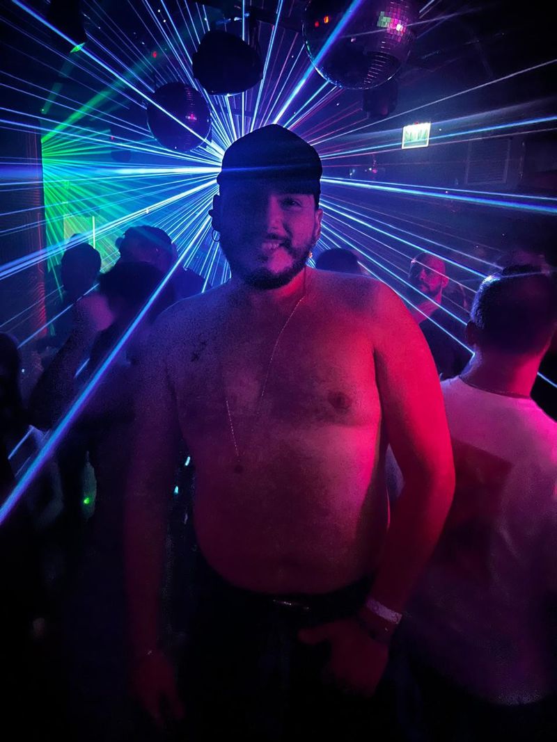 Kendall, 32
