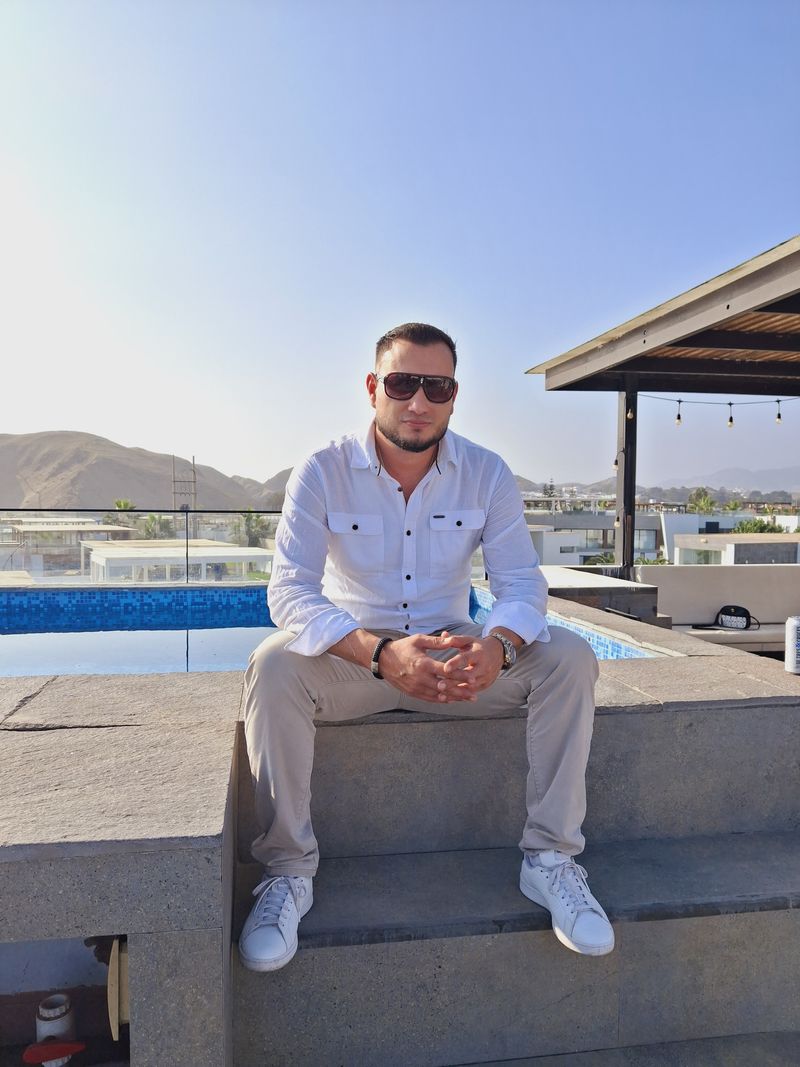 Alex, 40