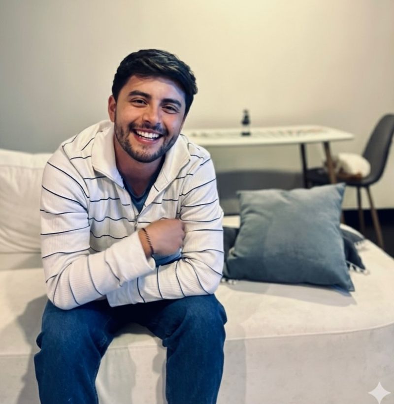 Charly, 35