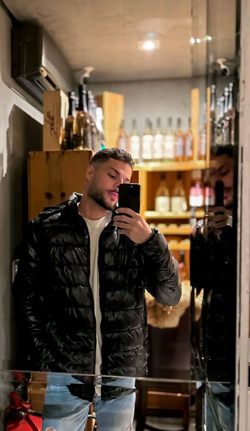 Jonas, 26