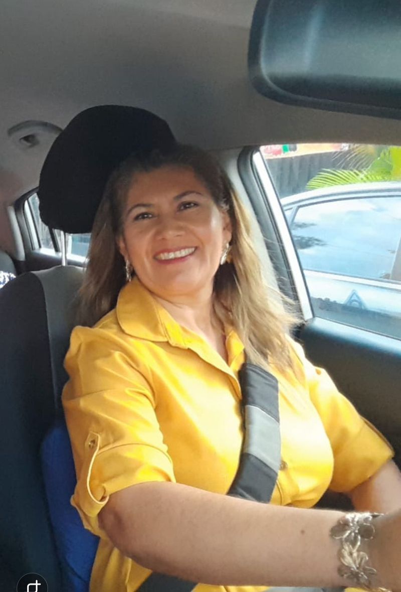 Leticia, 52