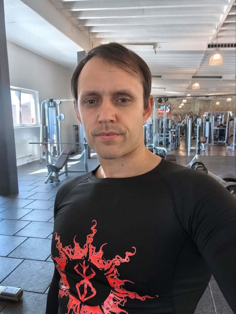 Alex, 39