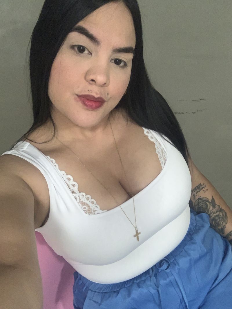 Daniela, 33