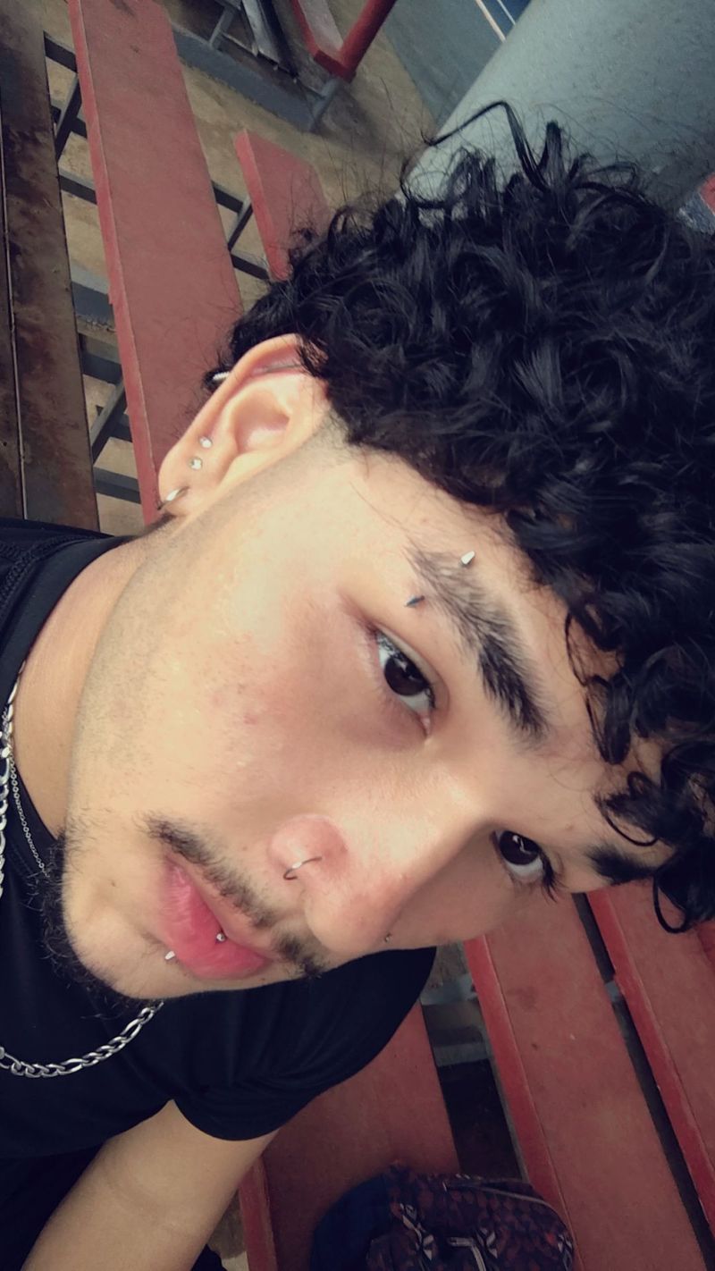 Manuel, 19