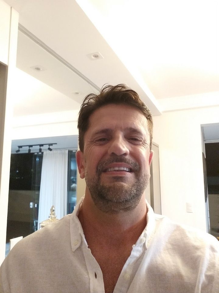 Rafael, 52