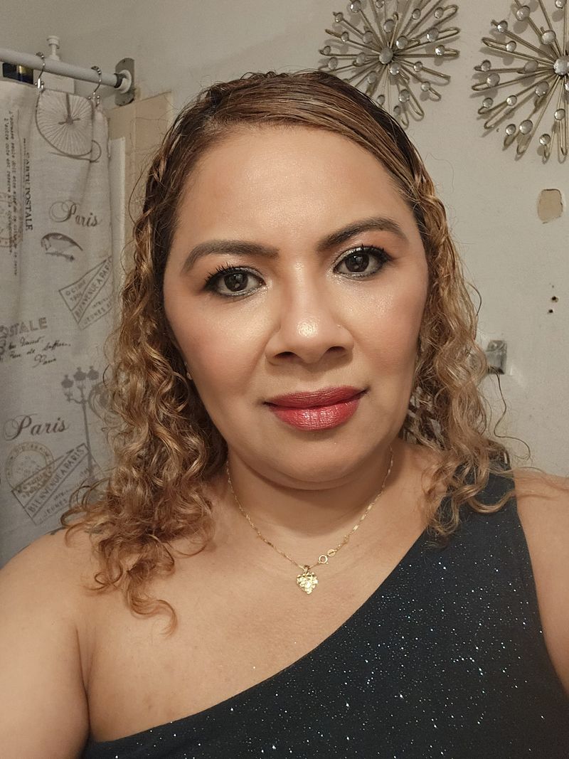 Sandra, 48