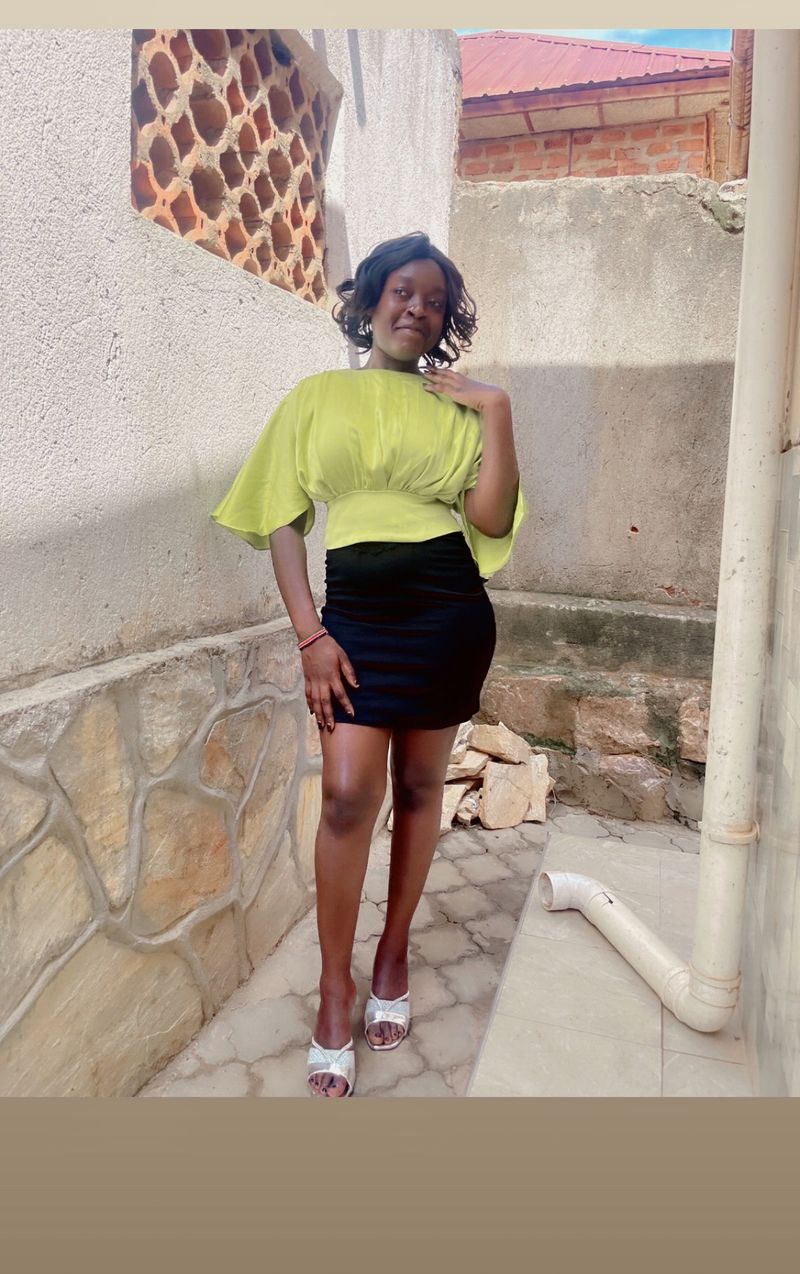 Mariam, 25