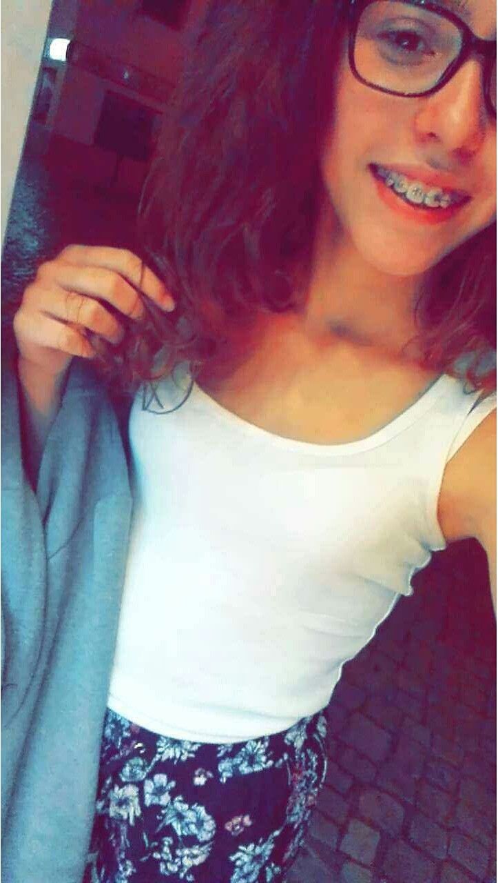 Sandra, 18
