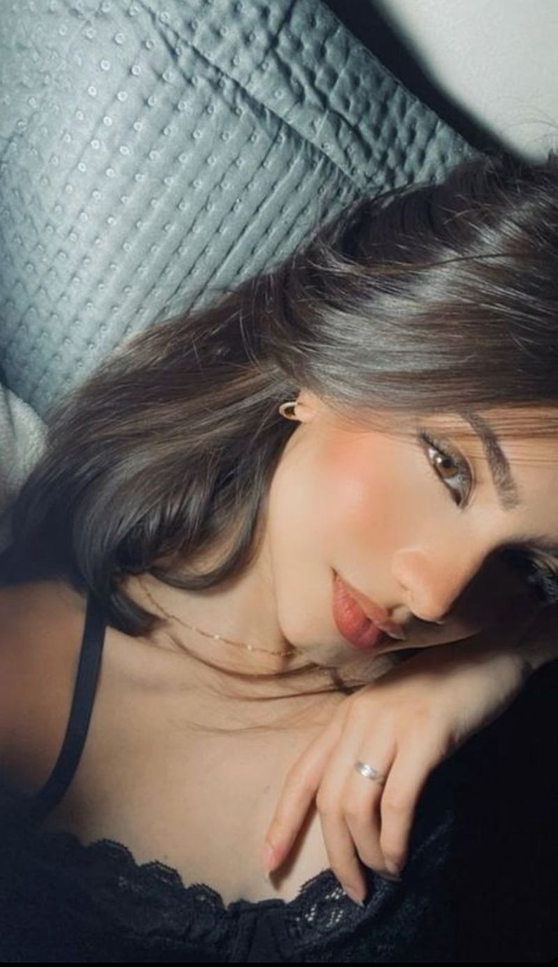 Isabel, 20