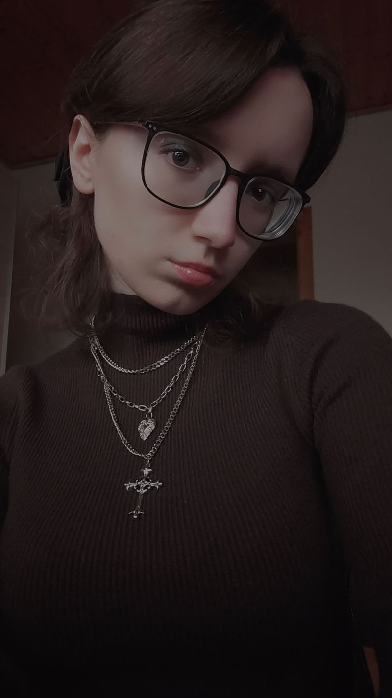 Vanessa, 22