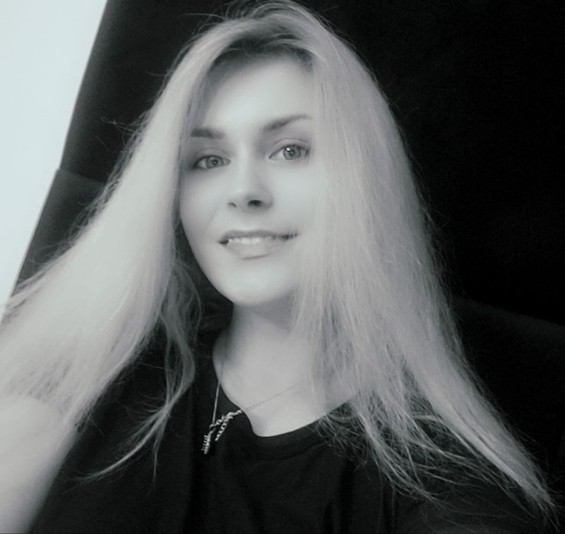 Anna, 26