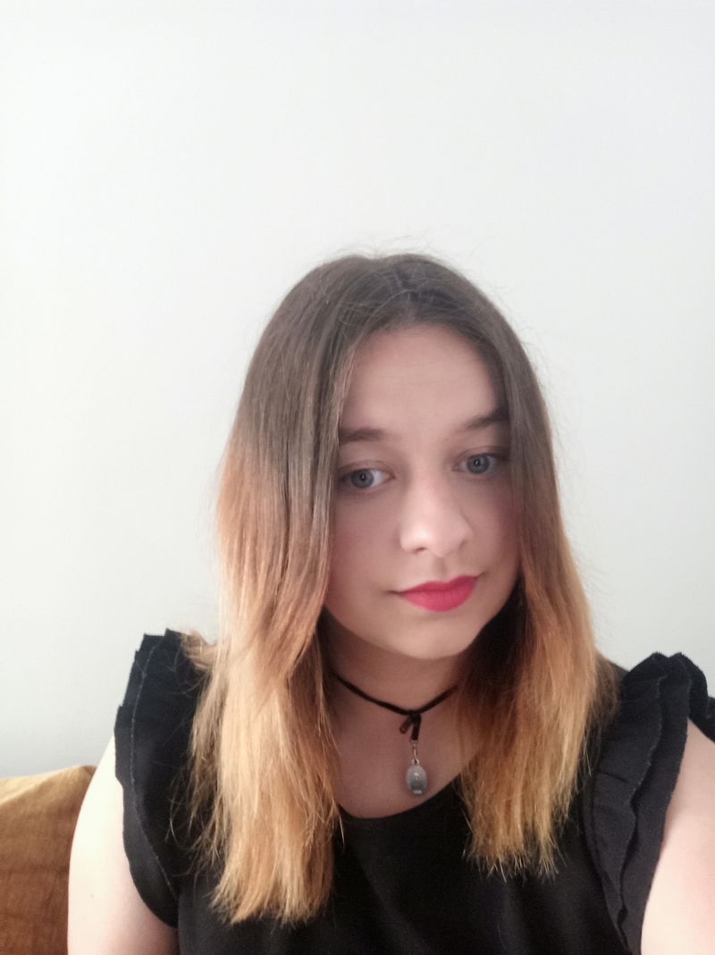 Magdalena, 25