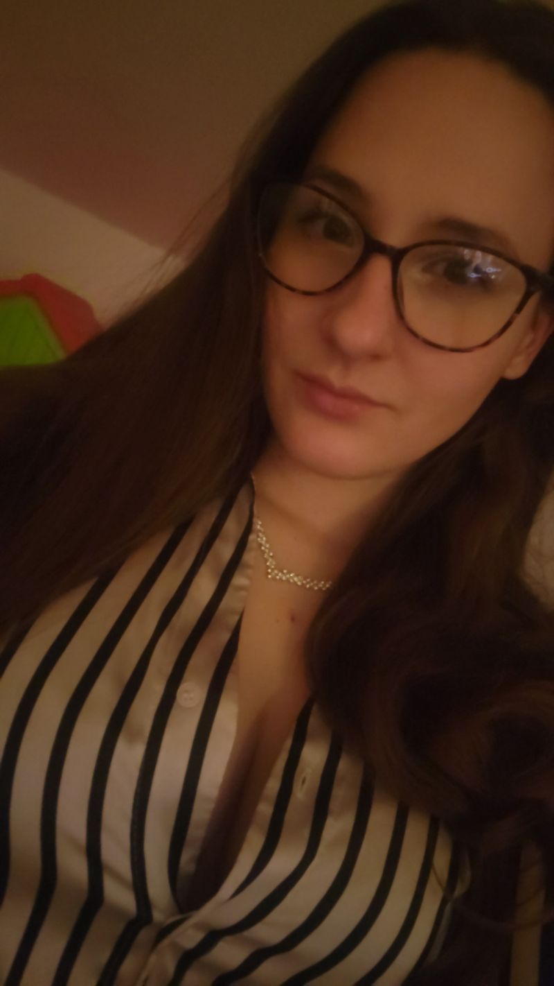Lili, 25