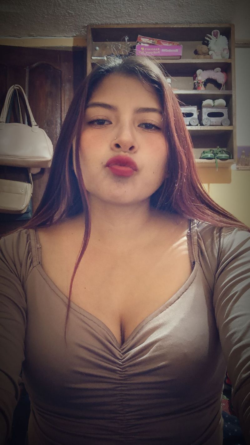 Alexandra, 28