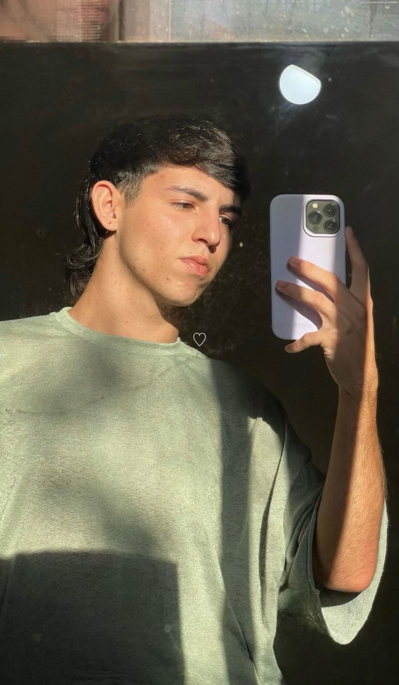 Tomas, 20