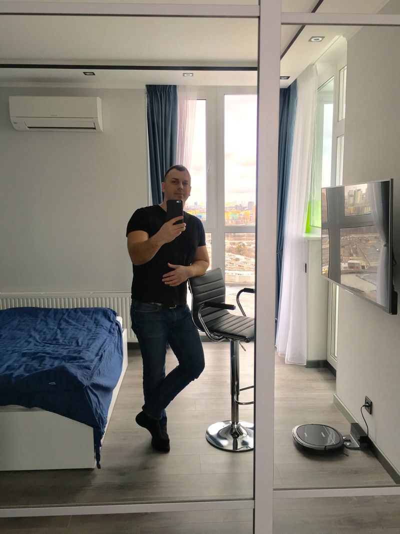 Max, 40