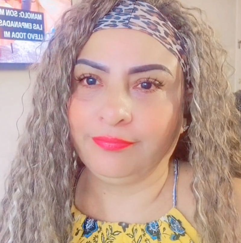 Bella, 52