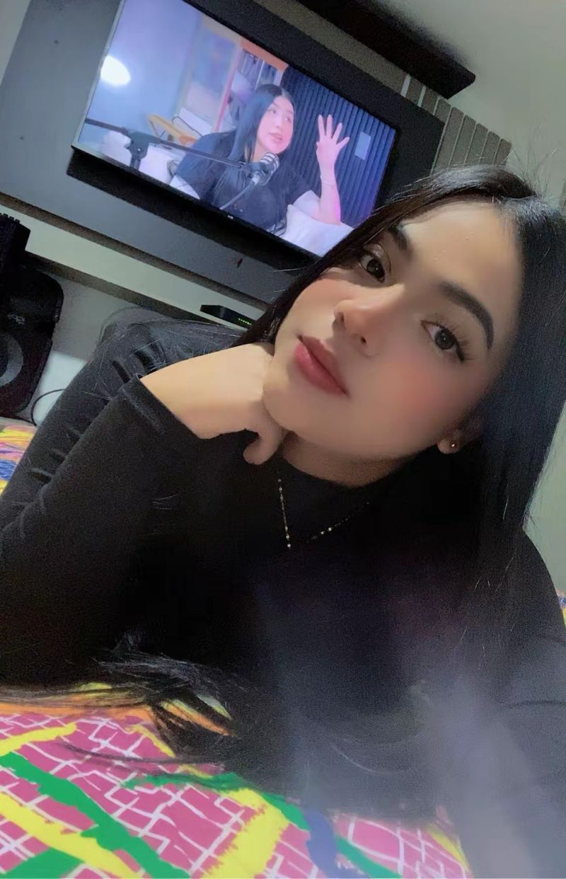 Nathalia, 26