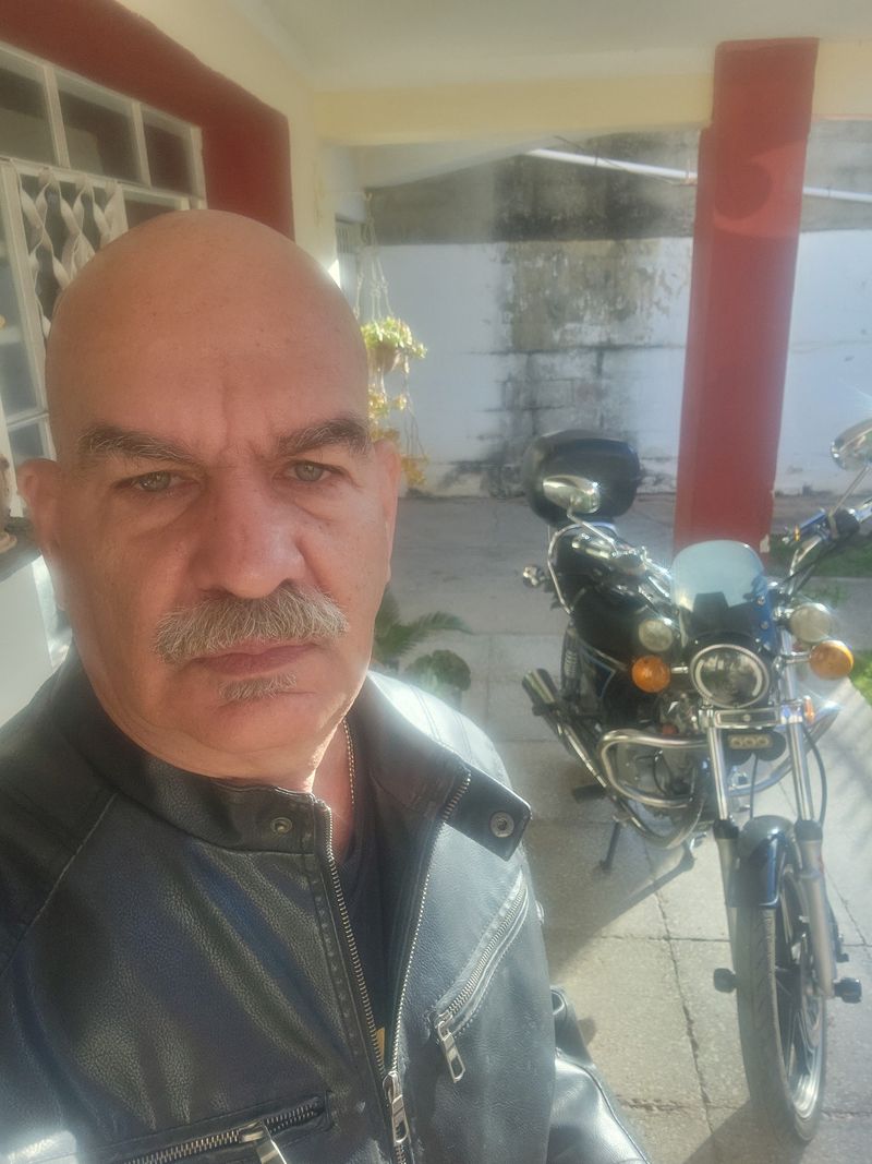 Luis, 60