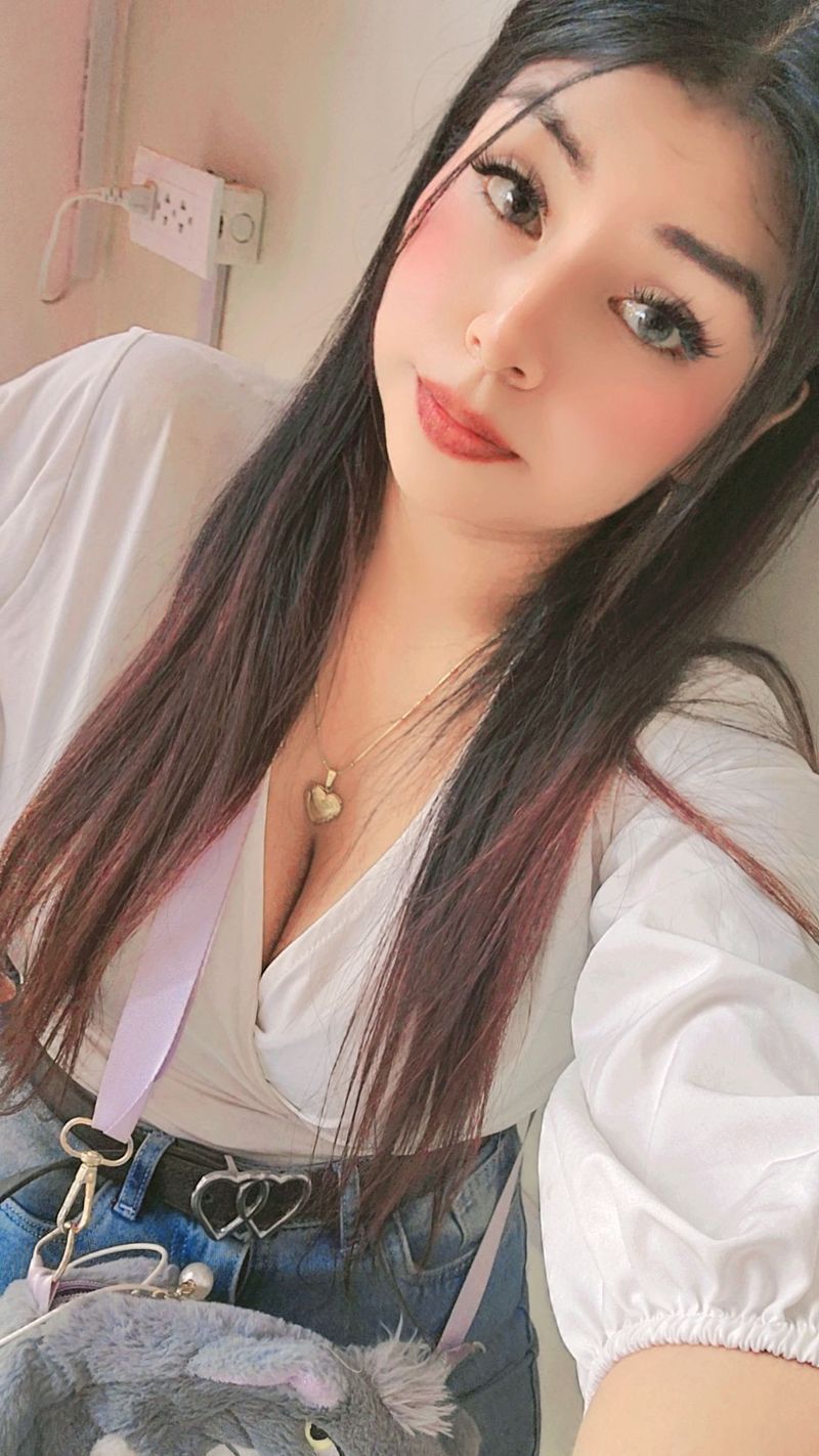 Agustina, 27