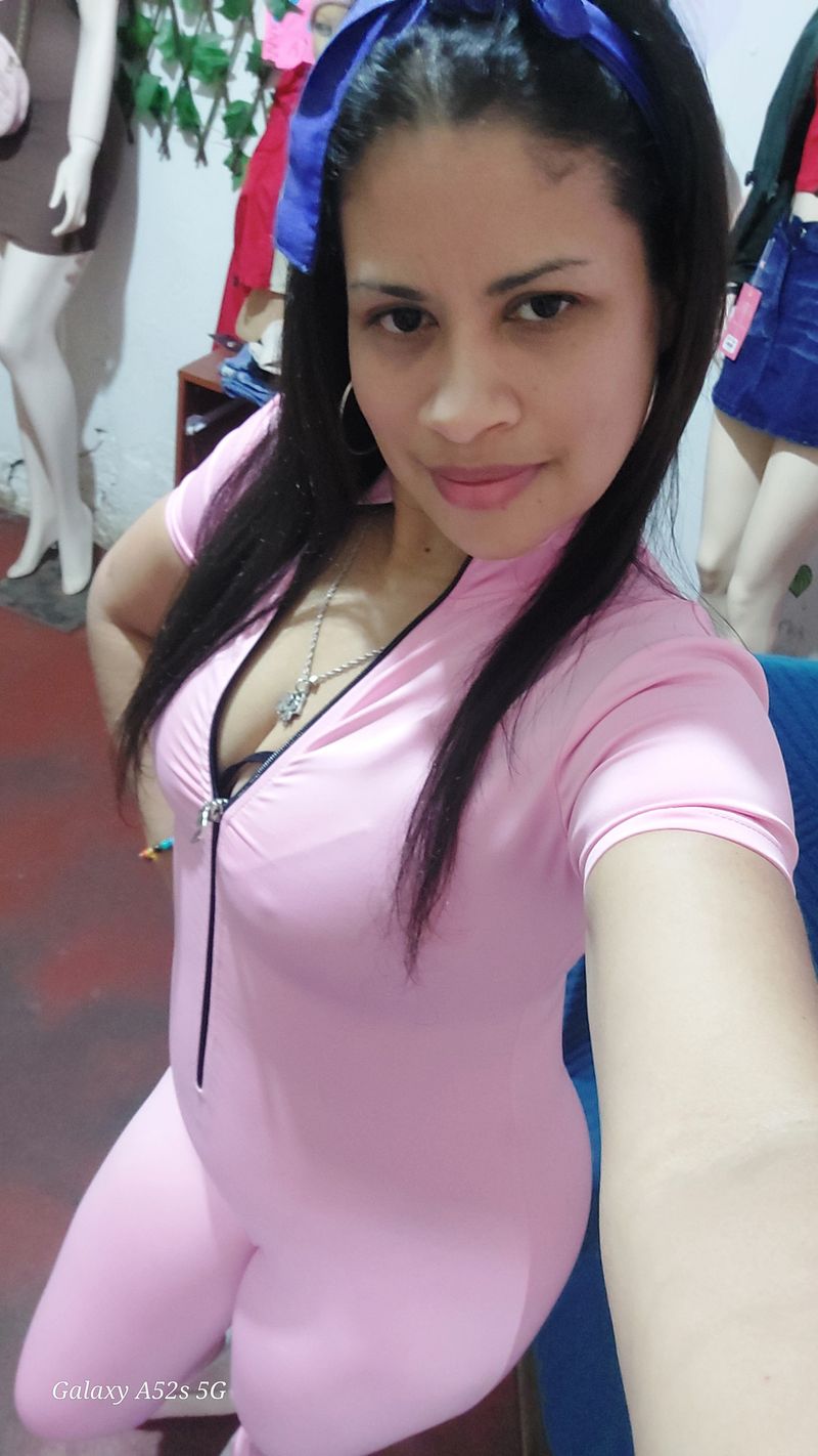 Stefany, 33
