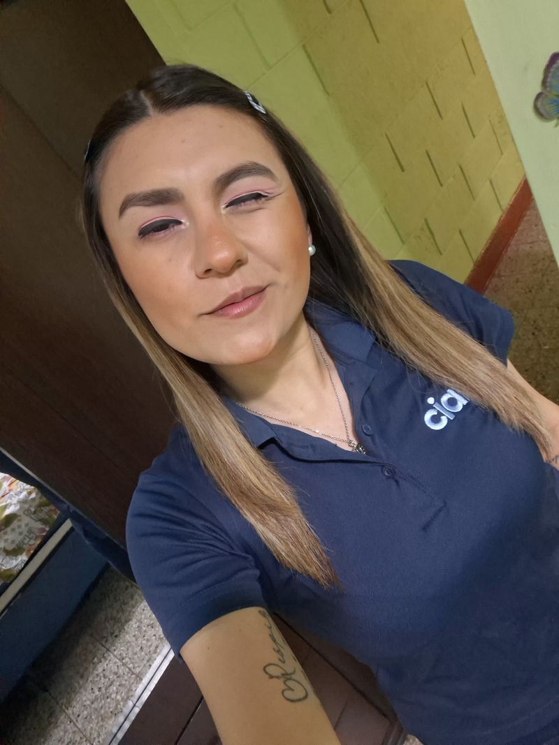 Karlita, 28