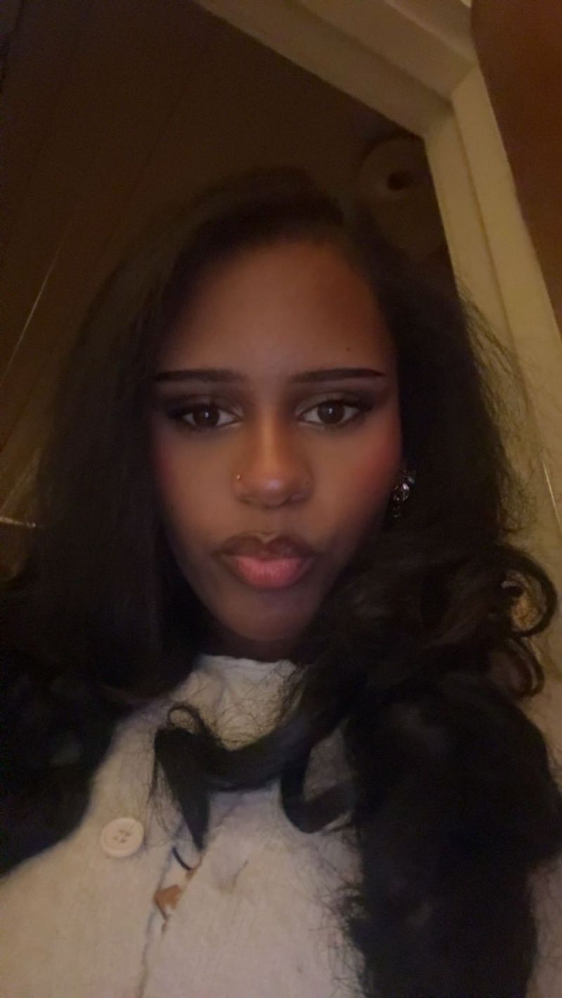 Sara, 22