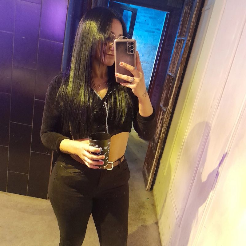 Veronica, 28