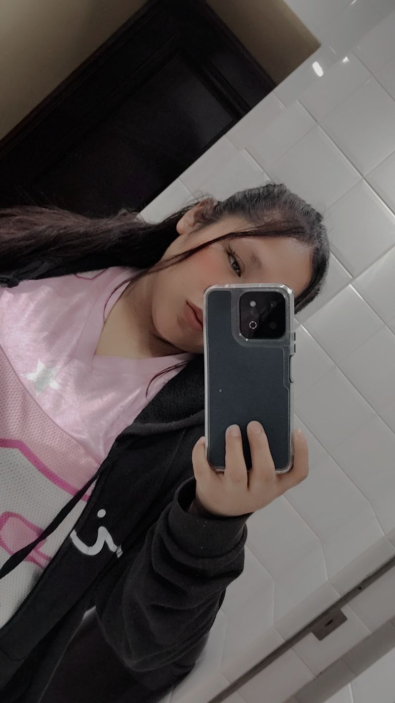 Helen, 24