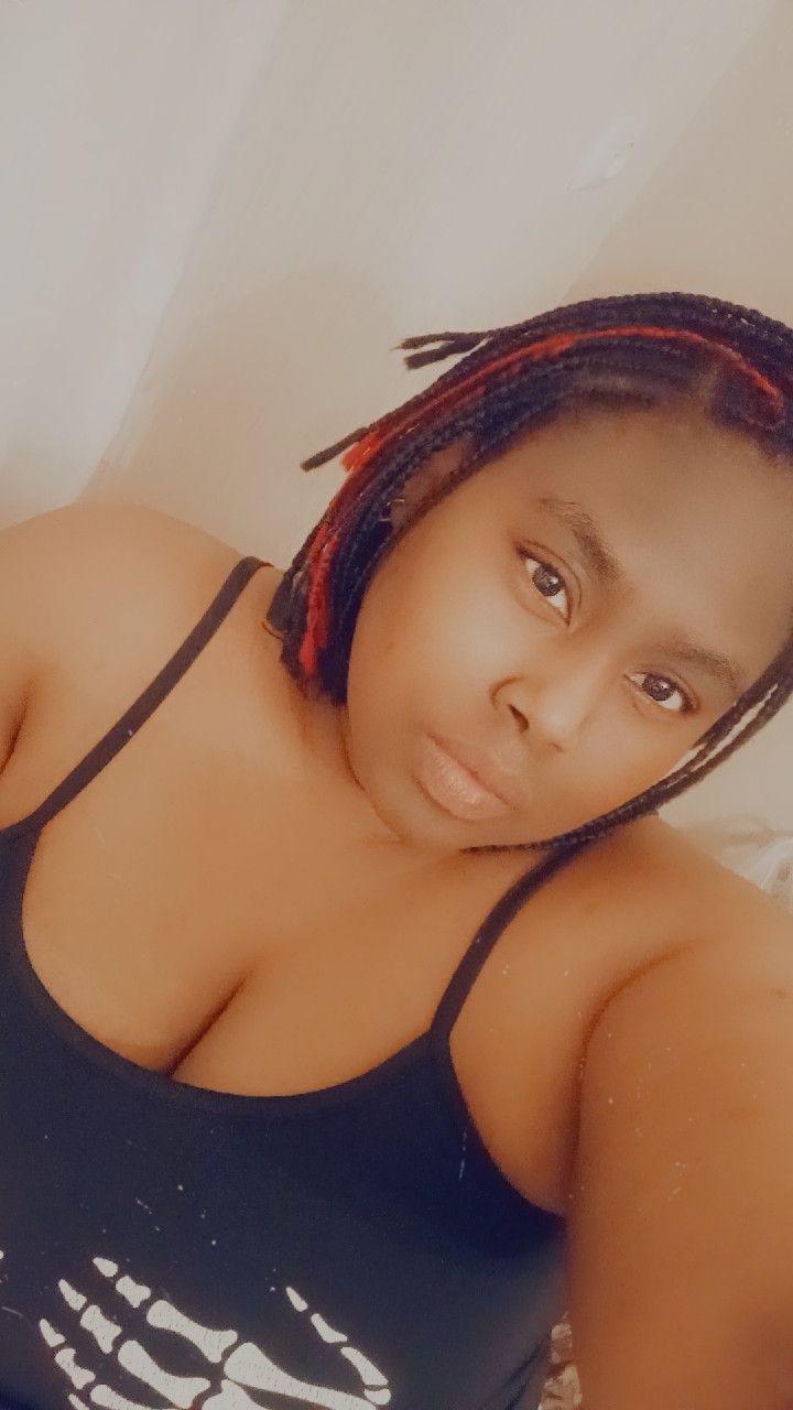 Alexandra, 37