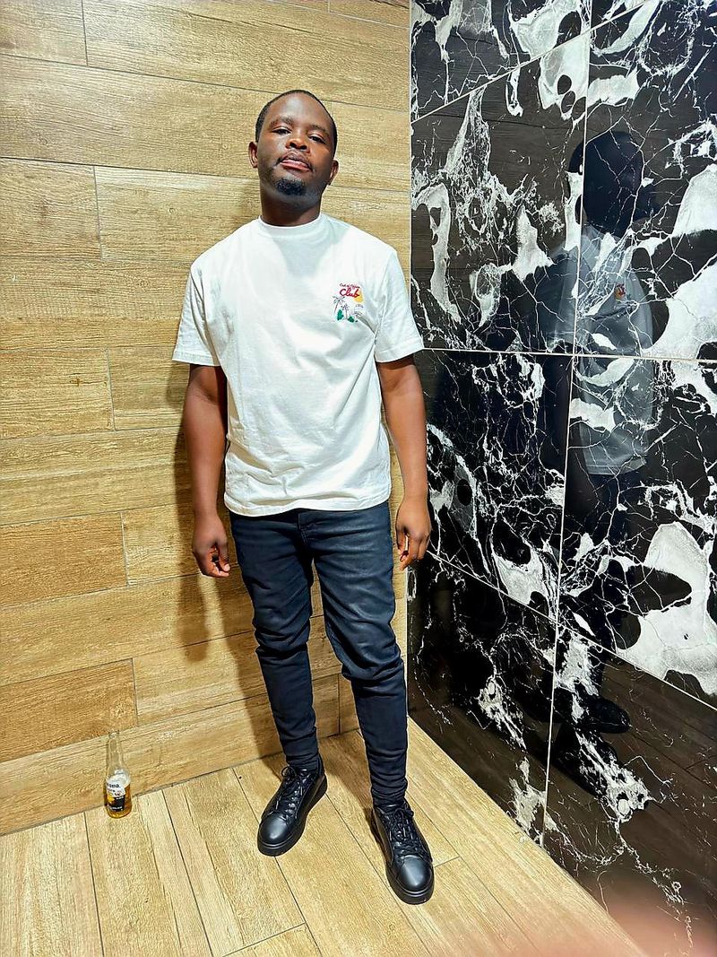 Kamogelo, 27