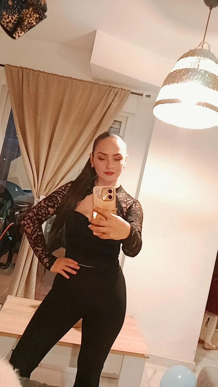 Carla, 34