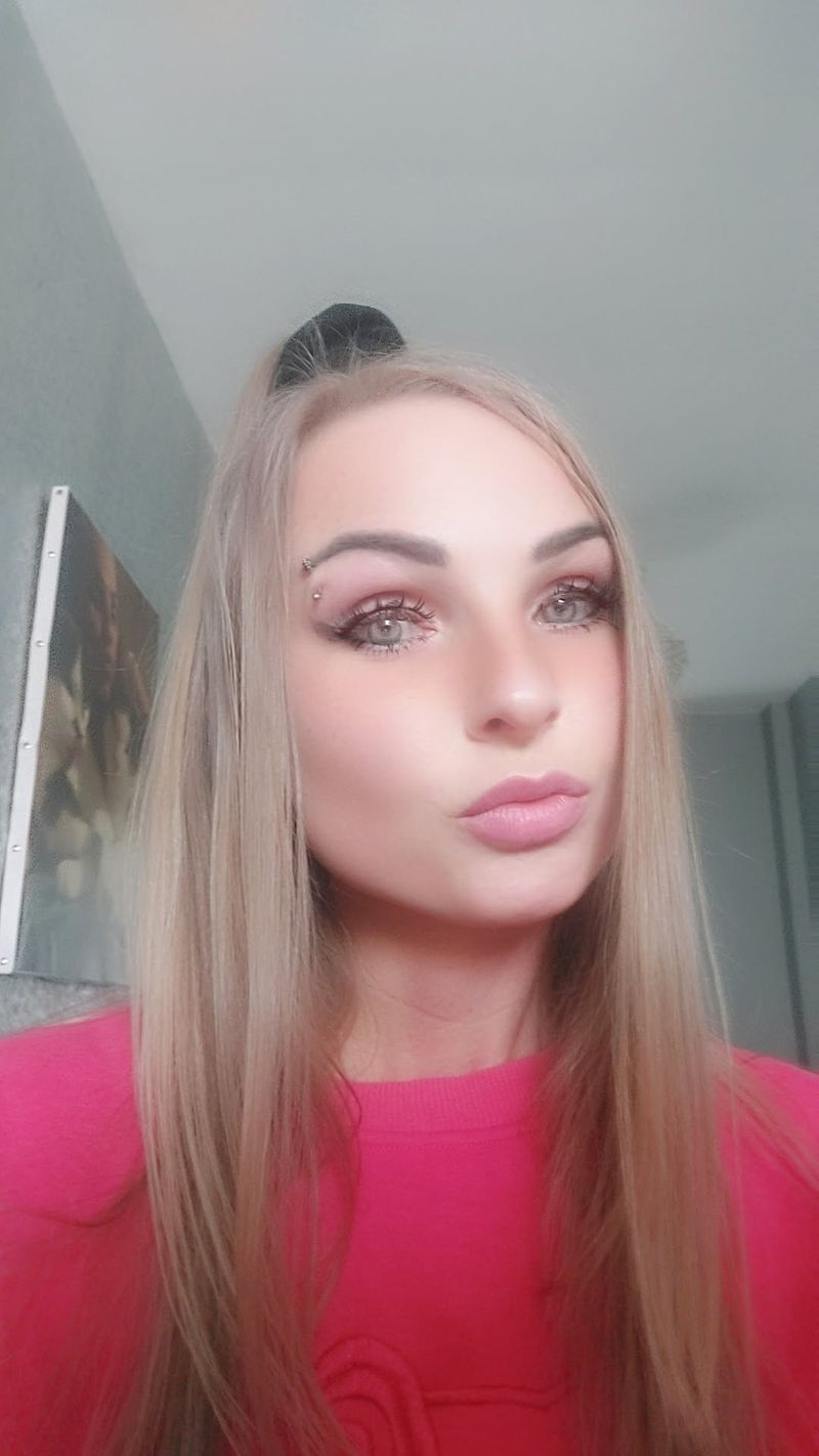 Magda, 37