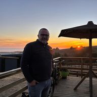 Andrés, 56