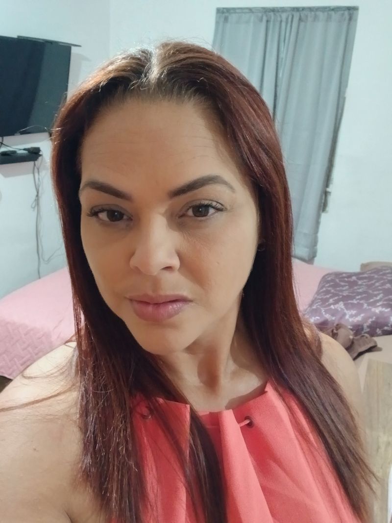 Aly, 43
