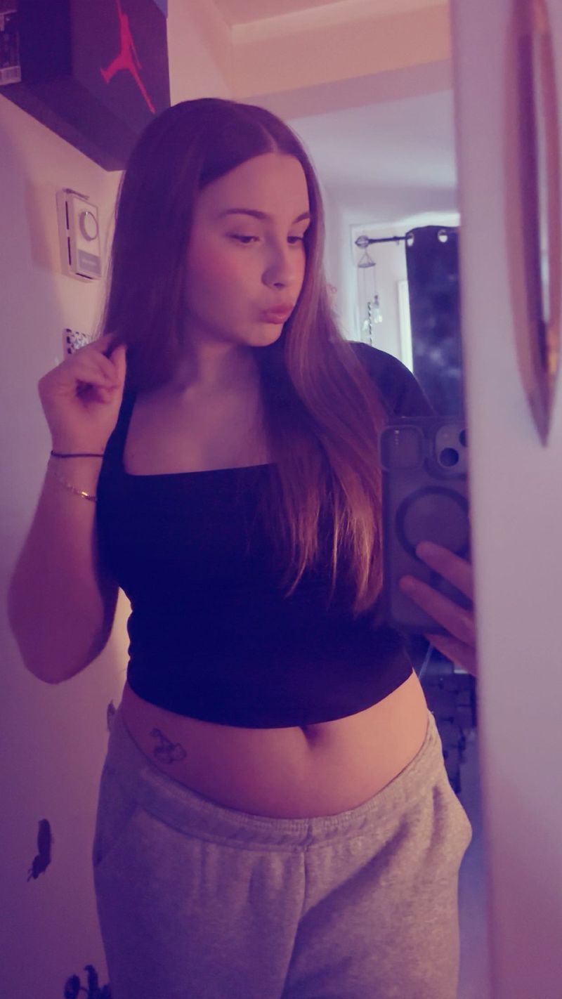 Eliana, 18