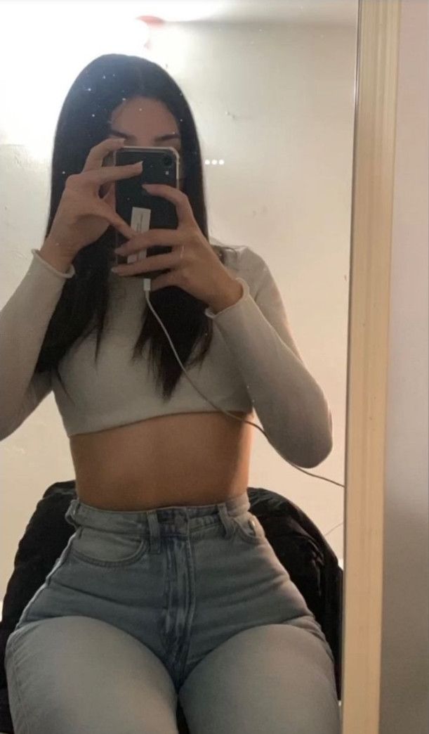 Andrea, 19