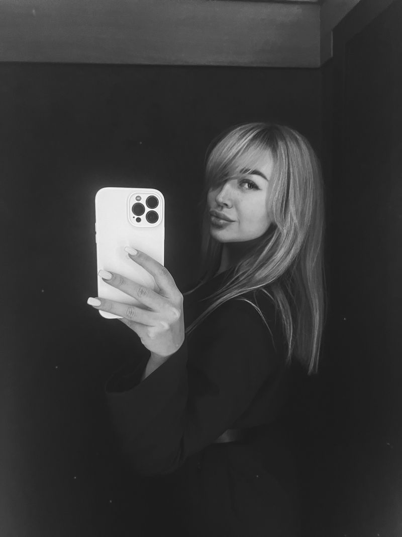 Александра, 27