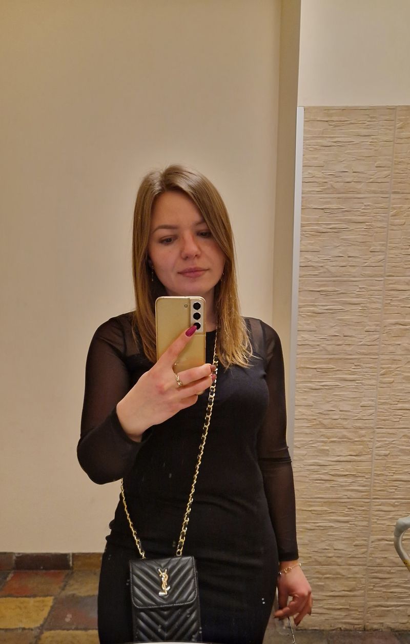 Karina, 33