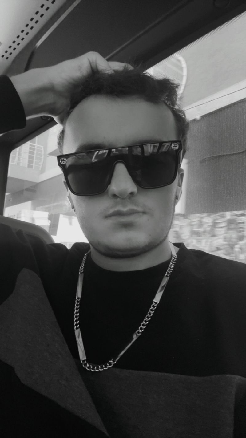 Kyle, 19