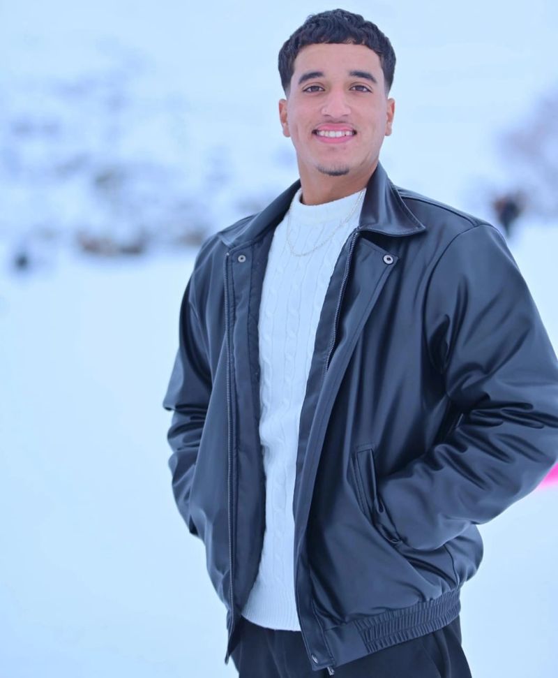 Yassine, 32