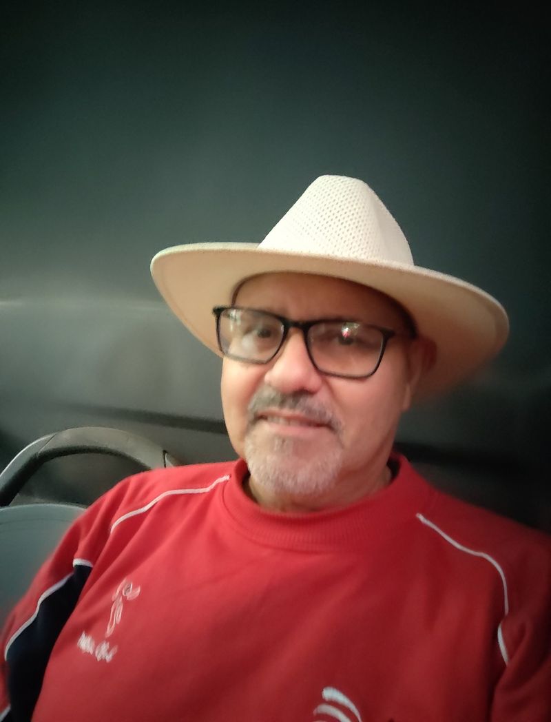 Carlos, 55